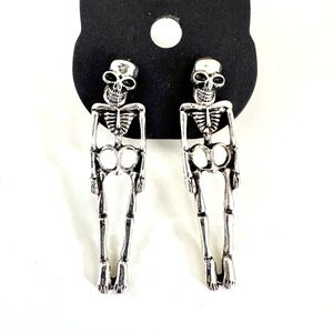 🦴 NWT Silver Skeleton Dangle Earrings Spooky Halloween Jewelry Statement Drop 👻